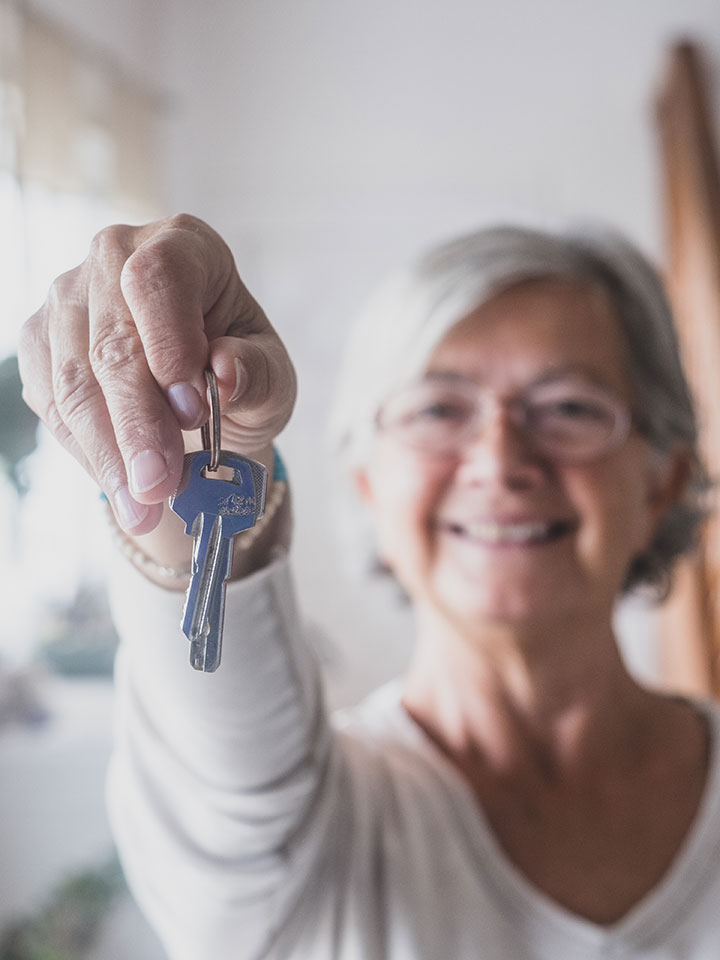 senior-apartment-keys
